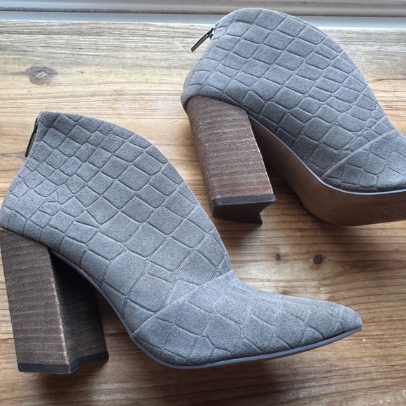 Vince Camuto Steevera Ankle Booties - Picture 3 of 9